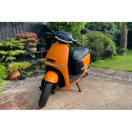 Horwin EK1 Orange Front.jpg