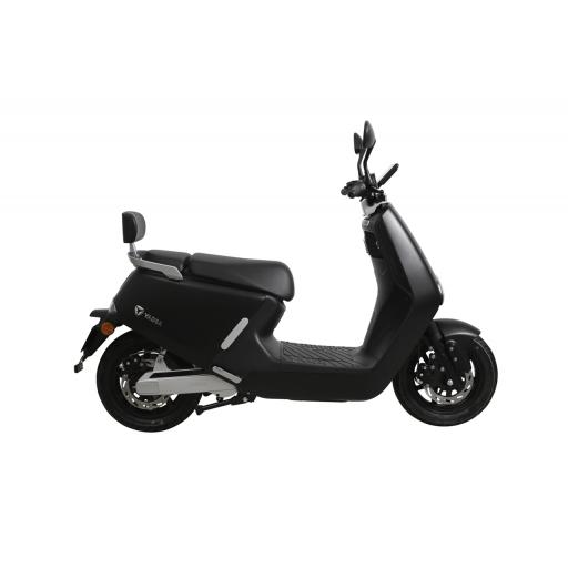 Yadea G5s Black Electric Motorcycle Right.jpg