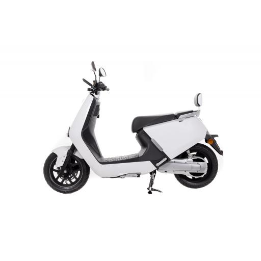 Yadea G5s White Electric Motorcycle Left.jpg