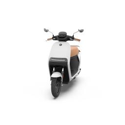 Segway e125 White Front Right.jpg