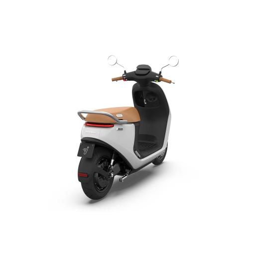 Segway e125 White Rear Right 3.jpg