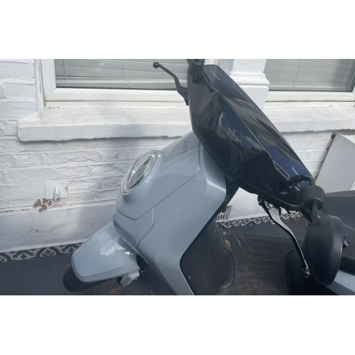 MQiGT Grey Electric Scooter 4.jpg