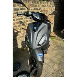 Piaggio One Electric Moped 4.jpg