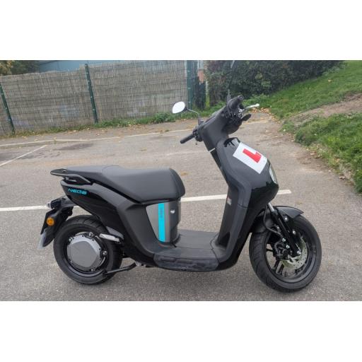 Pre-owned Yamaha Neos Electric Moped (6).jpg