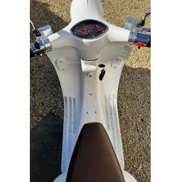 Artisan EV2000r White Electric Moped (6).jpg
