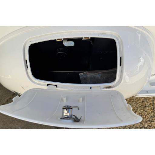 Artisan EV2000r White Electric Moped (9).jpg