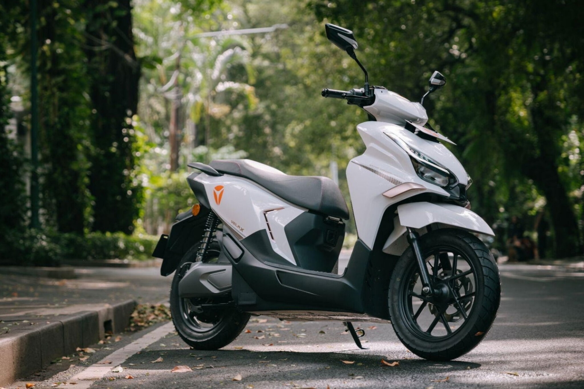 Yadea Velax Lifestyle.jpg