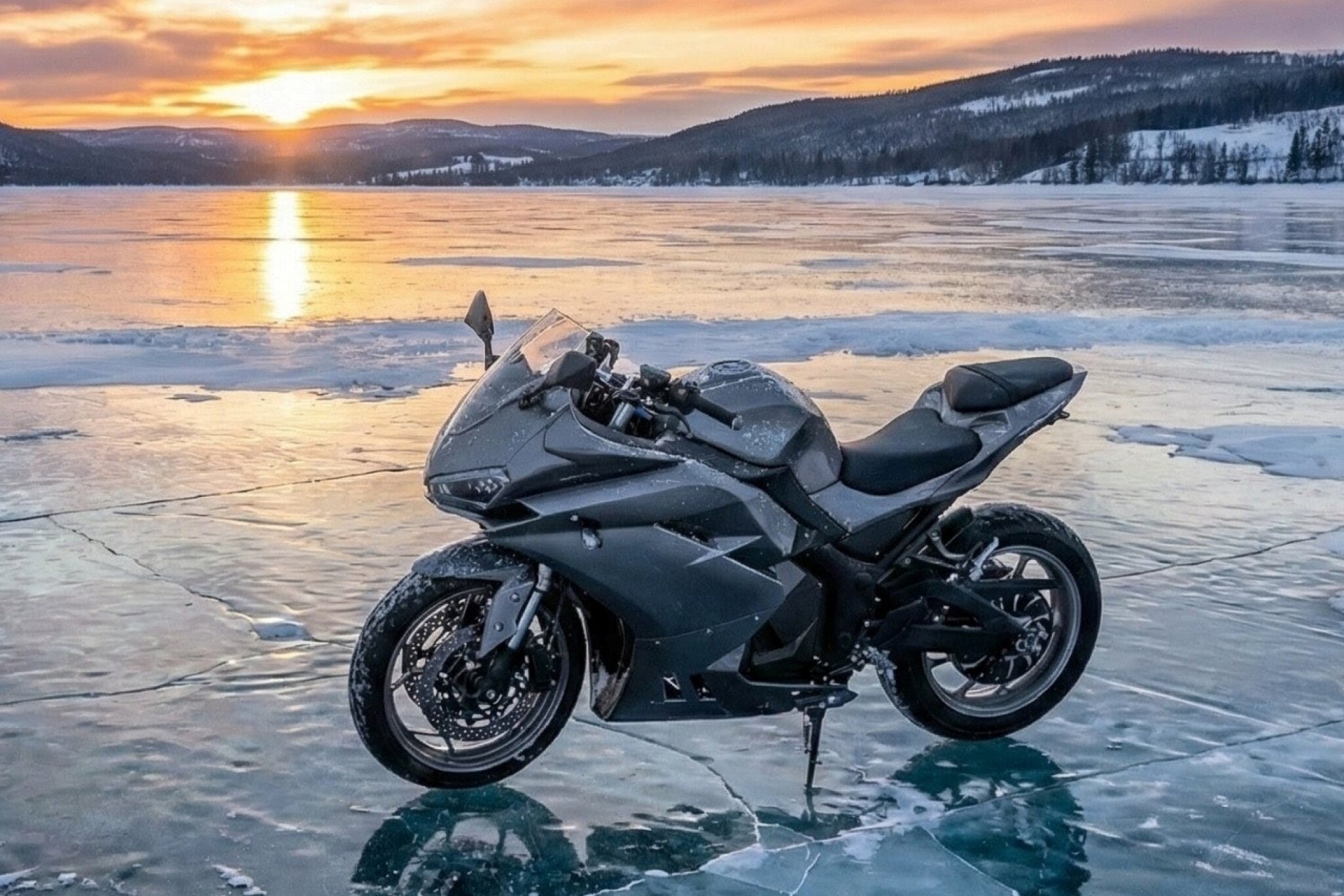 Ampera EVO Electric Motorcycle Lifestyle 2.jpg