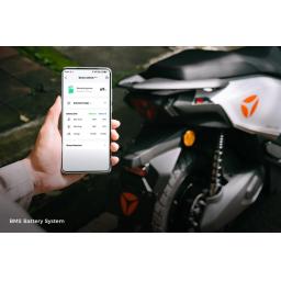 Yade Velax Electric Motorcycle Details View (4).jpg