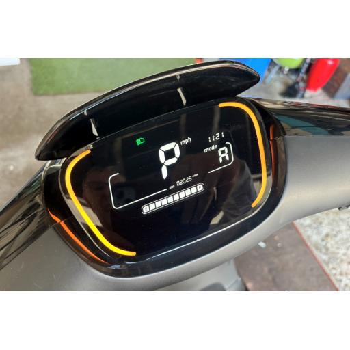 Pre-Owned Segway E300 Electric Scooter (1).jpg